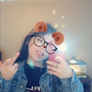 Meet your Posher, Alexia